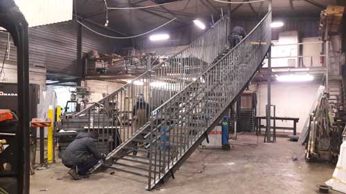 Escalier en cours de fabrication au sein de l'atelier N-projetel